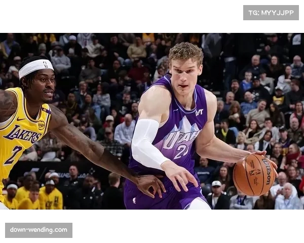 马尔卡宁半场高效表现:10投7中斩获19分,助攻爵士稳住局势 马尔卡宁半场高效表现:10投7中斩获19分,助攻爵士稳住局势